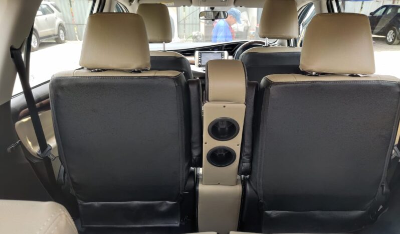 Toyota Innova Crysta 2.4 G full