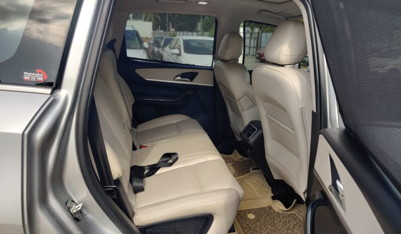 Mahindra XUV700 AX7L P Luxury Pack 7 STR full