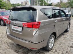 Toyota Innova Crysta 2.4 V MT 8STR full