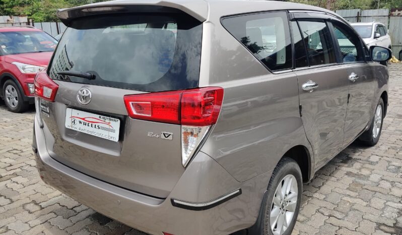 Toyota Innova Crysta 2.4 V MT 8STR full