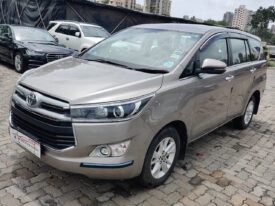 Toyota Innova Crysta 2.4 V MT 8STR