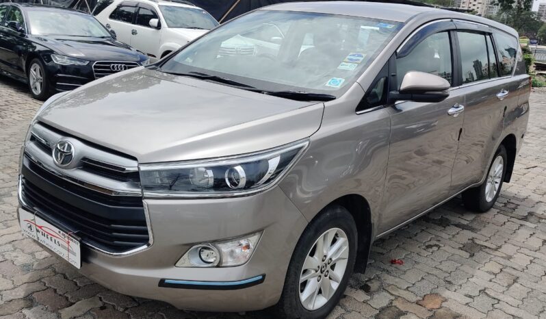 Toyota Innova Crysta 2.4 V MT 8STR full