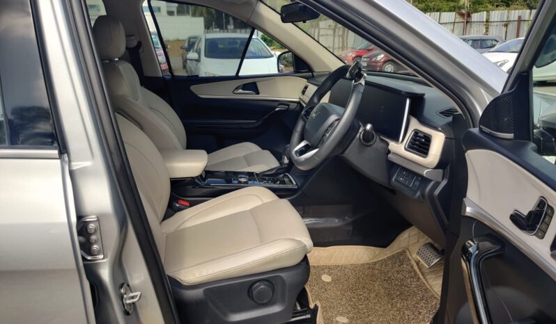 Mahindra XUV700 AX7L P Luxury Pack 7 STR full