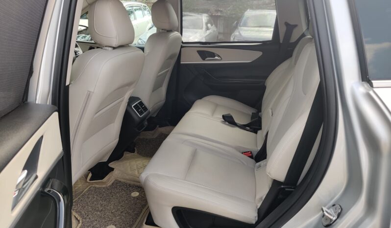 Mahindra XUV700 AX7L P Luxury Pack 7 STR full