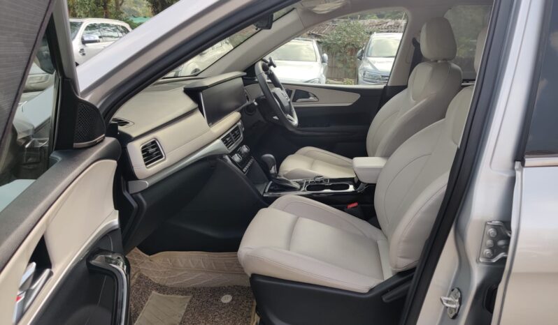 Mahindra XUV700 AX7L P Luxury Pack 7 STR full