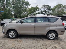 Toyota Innova Crysta 2.4 V MT 8STR full