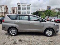 Toyota Innova Crysta 2.4 V MT 8STR full