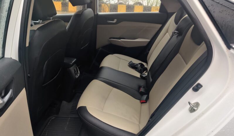 Hyundai Verna 1.6 VTVT SX full