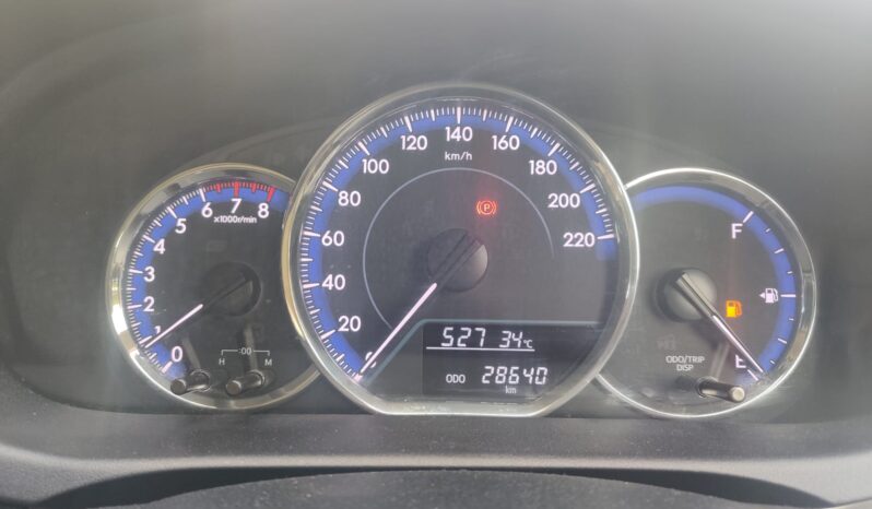 Toyota Yaris 1.5 J full