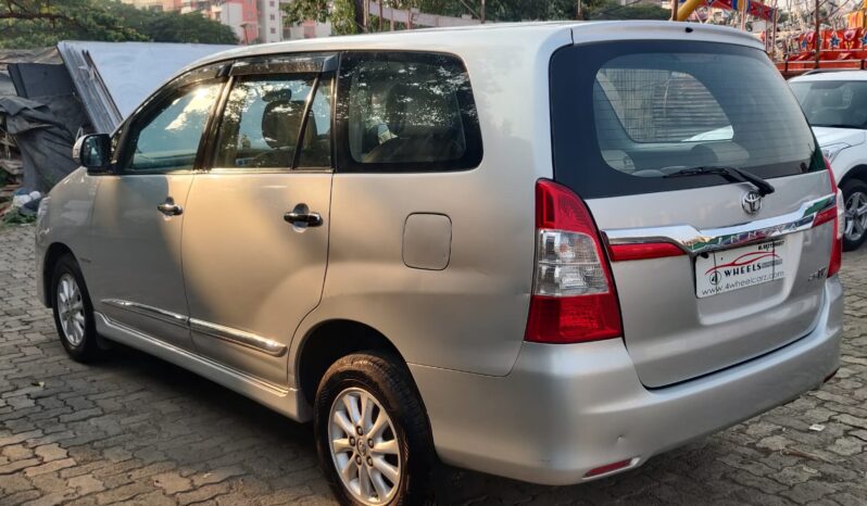 Toyota Innova V full