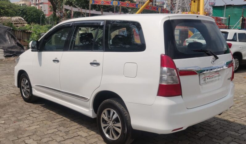 Toyota Innova V MT 8STR full