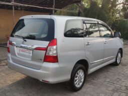 Toyota Innova V full