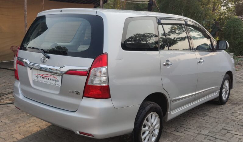 Toyota Innova V full