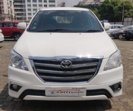 Toyota Innova V MT 8STR