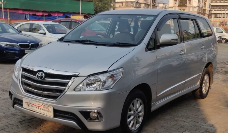 Toyota Innova V full