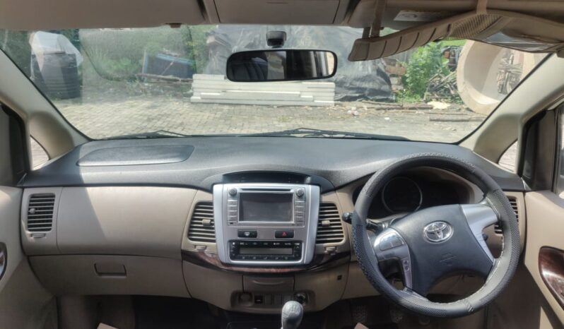 Toyota Innova V MT 8STR full