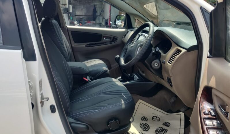 Toyota Innova V MT 8STR full