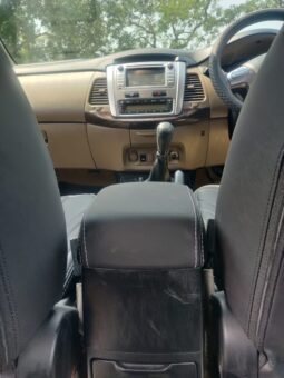 Toyota Innova V MT 8STR full