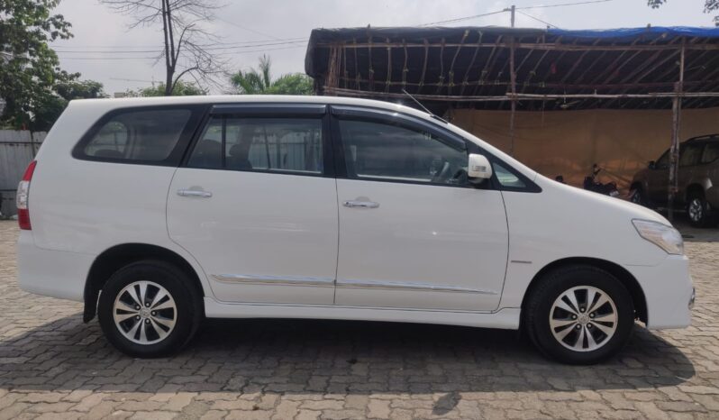 Toyota Innova V MT 8STR full