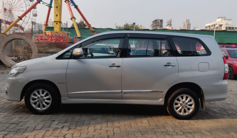 Toyota Innova V full