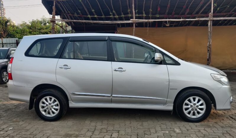 Toyota Innova V full