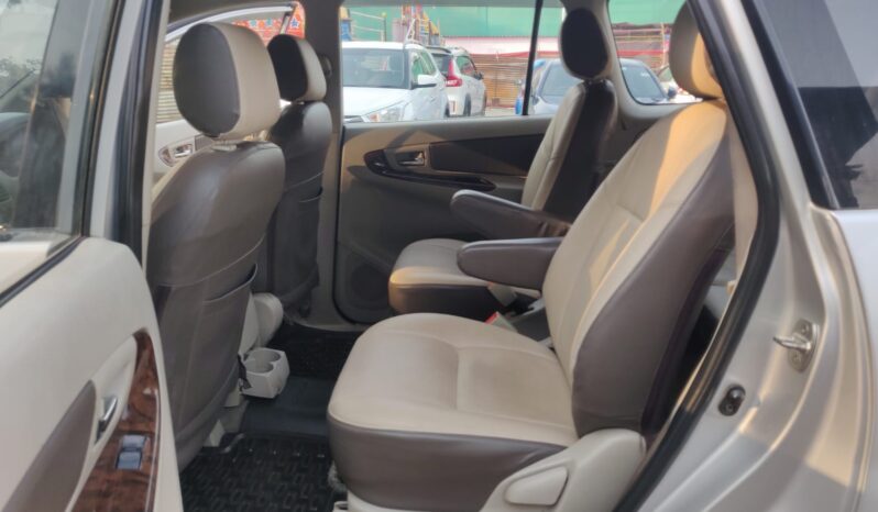 Toyota Innova V full