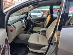 Toyota Innova V full