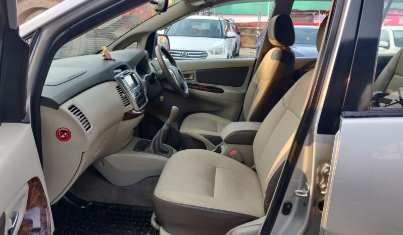 Toyota Innova V full