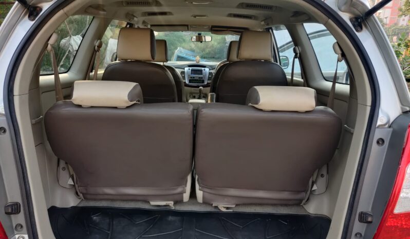 Toyota Innova V full