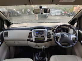 Toyota Innova V 7STR