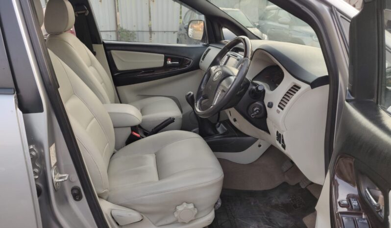 Toyota Innova V 7STR full