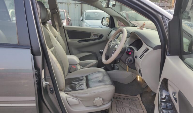 Toyota Innova 2.5 Z  7STR full