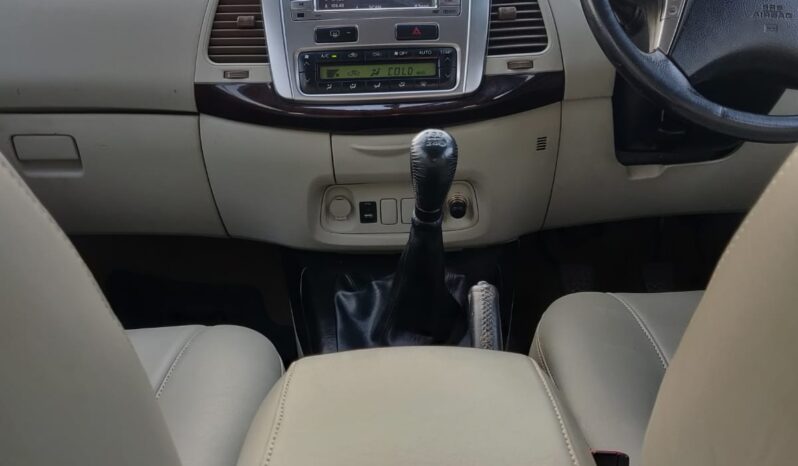 Toyota Innova V 7STR full