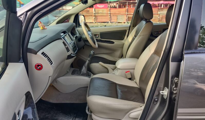 Toyota Innova 2.5 Z  7STR full