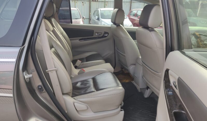 Toyota Innova 2.5 Z  7STR full