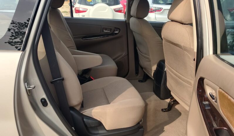 Toyota Innova 2.5 V 7STR full