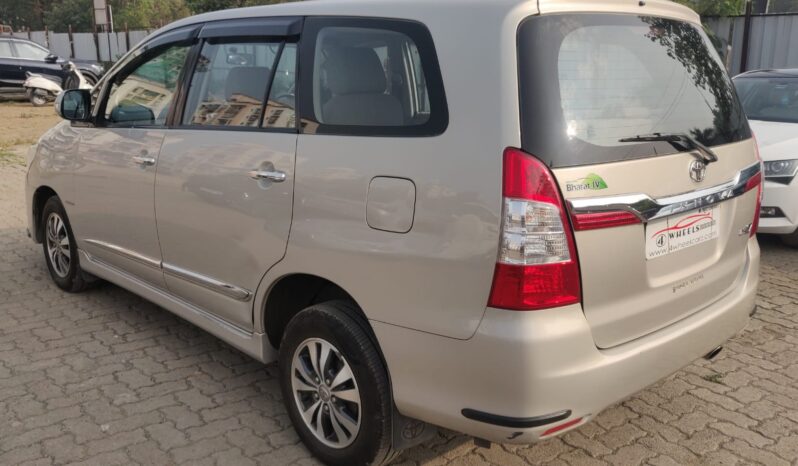 Toyota Innova 2.5 V 7STR full