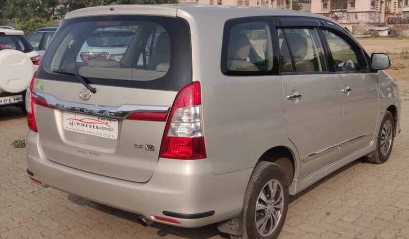 Toyota Innova 2.5 V 7STR full