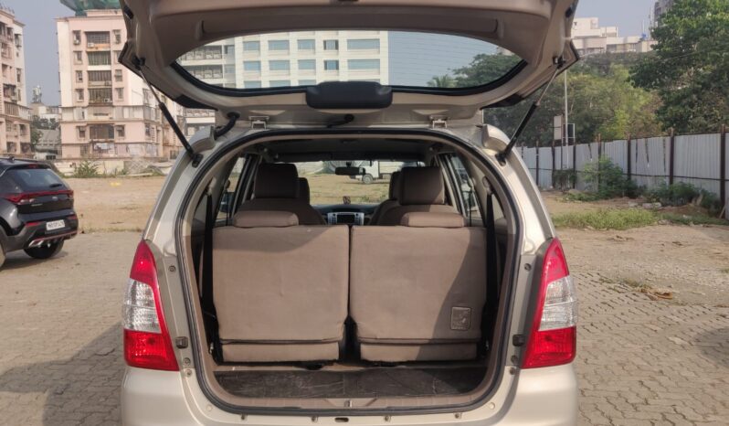 Toyota Innova 2.5 V 7STR full