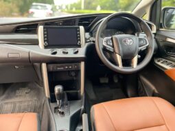 Toyota Innova Crysta 2.4 G 8STR full