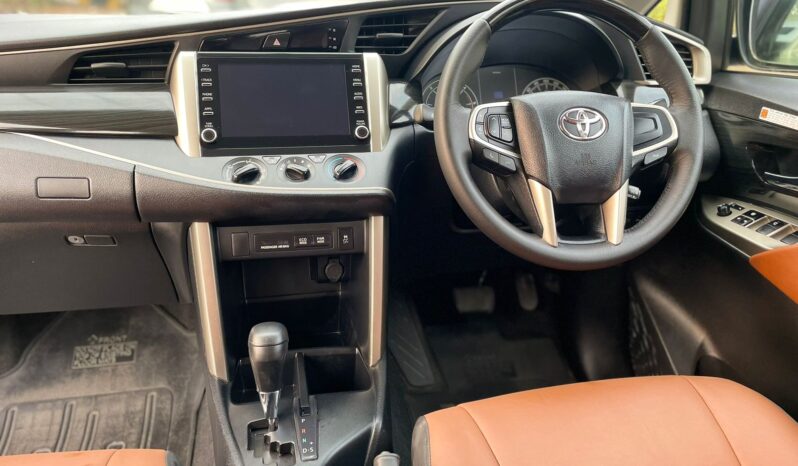 Toyota Innova Crysta 2.4 G 8STR full