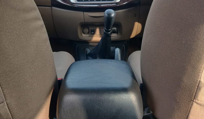 Toyota Innova 2.5 V 7STR full