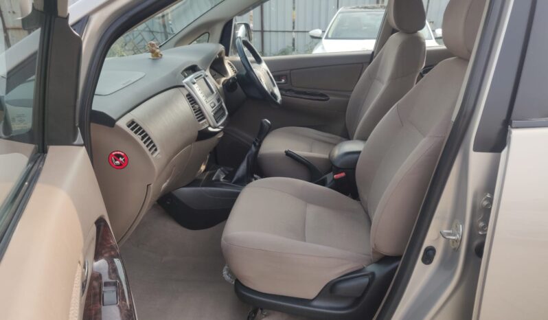 Toyota Innova 2.5 V 7STR full