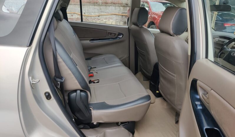 Toyota Innova 2.5 G full