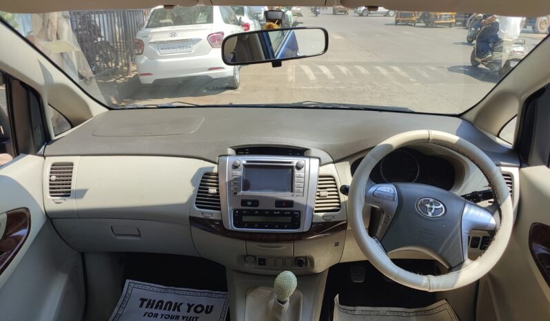 Toyota Innova 2.5 V 8STR full