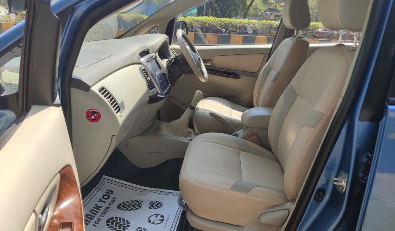 Toyota Innova 2.5 V 8STR full