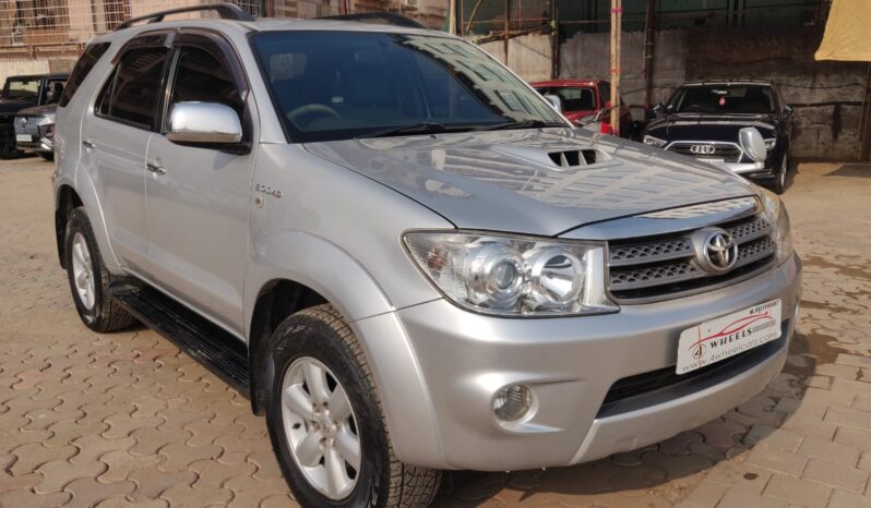 Toyota Fortuner 3.0L 4WD full