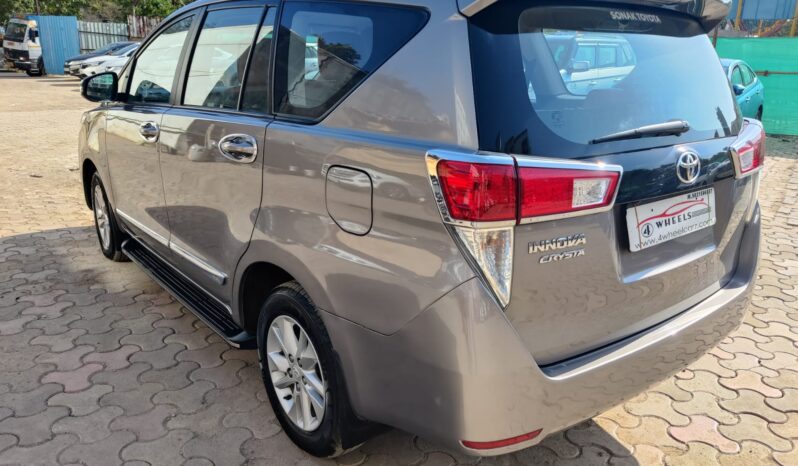 Toyota Innova Crysta 2.4 GX 7STR full