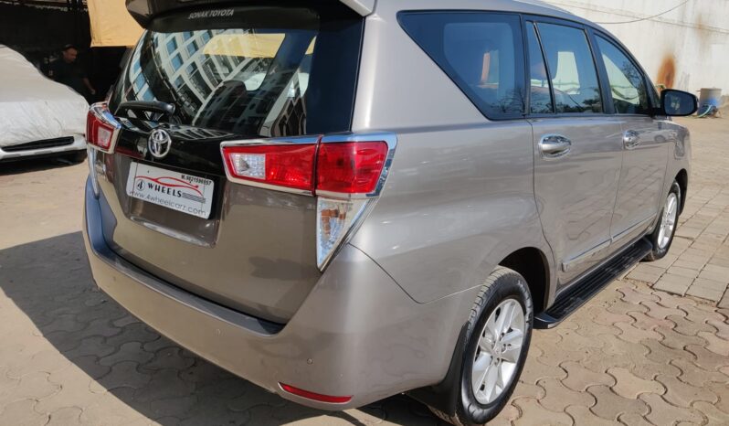 Toyota Innova Crysta 2.4 GX 7STR full