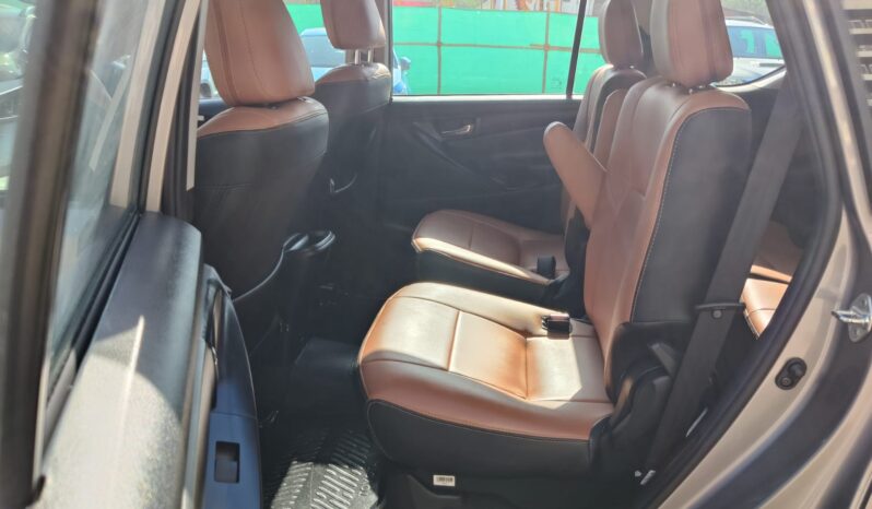 Toyota Innova Crysta 2.4 GX 7STR full